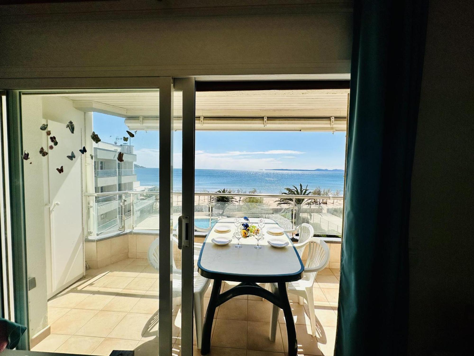 Appartement 3170 Hort De Mar E 341, Vista Inmejorable, En 1ª Linea De Mar Y Frente A La Playa Mas Espaciosa De Roses. Edificio Tranquilo. A.a. Parking. - Es-258-4 Roses